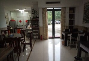 豪華套房 | 書桌、免費無線上網