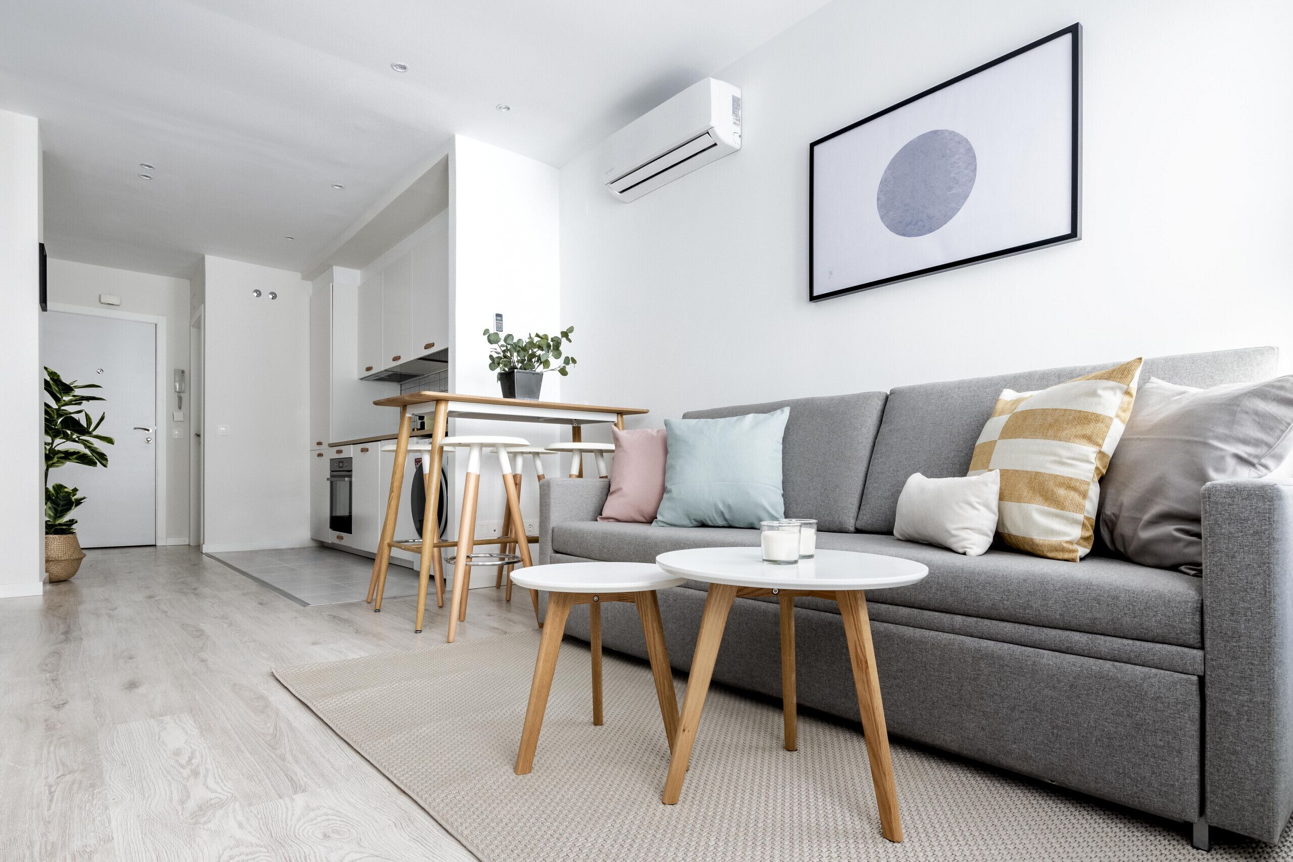Studio (1B) | Living area | 36-inch flat-screen TV with cable channels, Smart TV