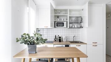 Apartment, 1 Bedroom (2A) | Private kitchen