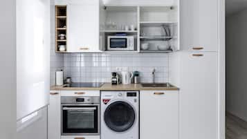 Studio (1B) | Private kitchen | Full-sized fridge, microwave, oven, stovetop