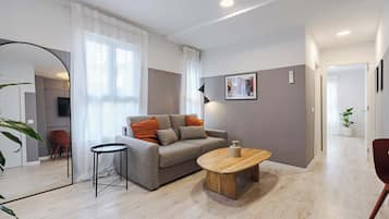 Apartment, 1 Bedroom (2A) | Living area | 36-inch flat-screen TV with cable channels, Smart TV