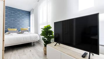 Appartement, 1 slaapkamer (2A) | 1 slaapkamer, een bureau, een strijkplank/strijkijzer, gratis babybedden