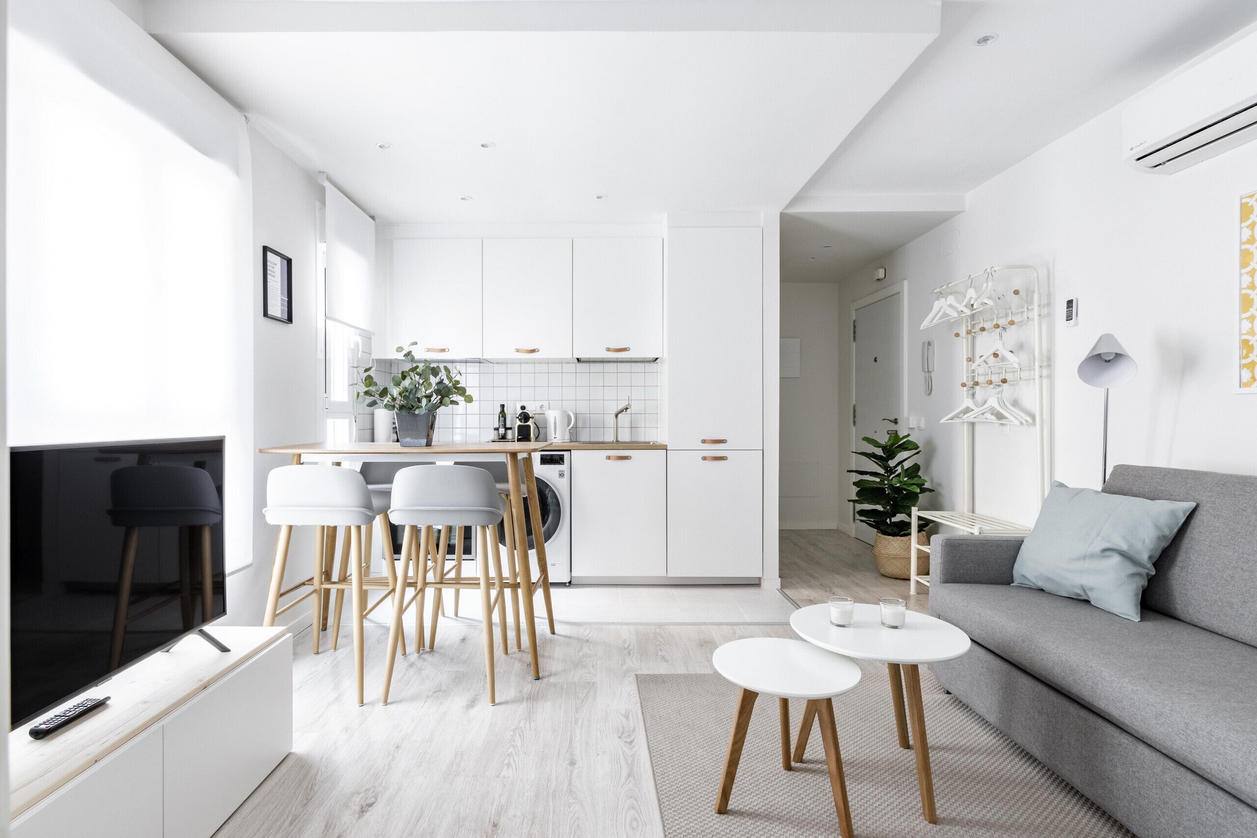 Departamento, 1 habitación (2A) | Área de sala de estar | Televisión de pantalla plana de 36 pulgadas con canales por cable 