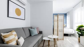 Studio (1B) | Living area | 36-inch flat-screen TV with cable channels, Smart TV