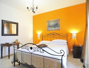 Dubbelrum eller tvåbäddsrum | Skrivbord och gratis wi-fi