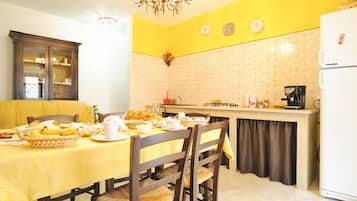 Tägliches inbegriffenes kontinentales Frühstück