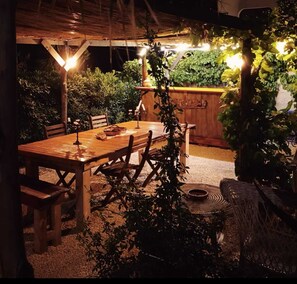 Outdoor dining - Sea View Two-Room Apartment - Villa Ziella Guest House  (Pachino)