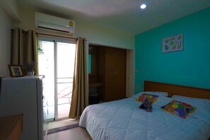 Deluxe Room with Terrace | Blackout drapes, free WiFi - Plu Garden Villa (Bangkok)