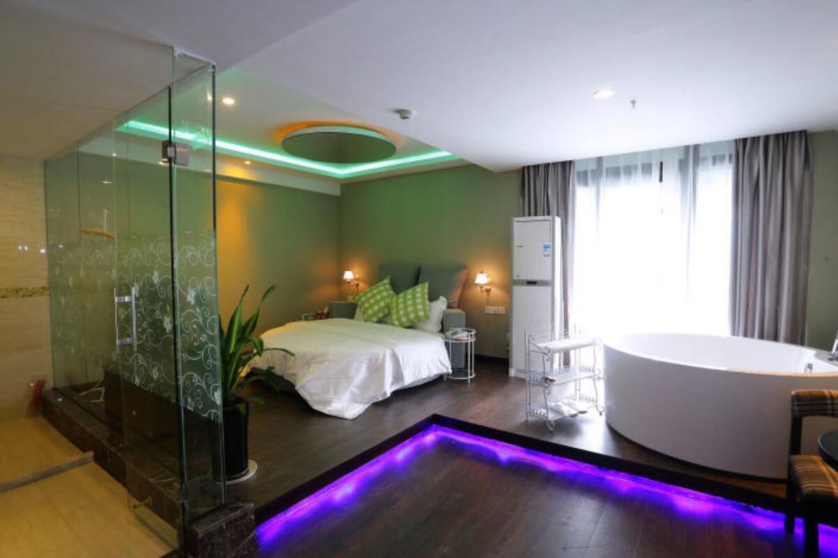 Elite-Zimmer | Schreibtisch, Verdunkelungsvorhänge, kostenloses WLAN, Bettwäsche