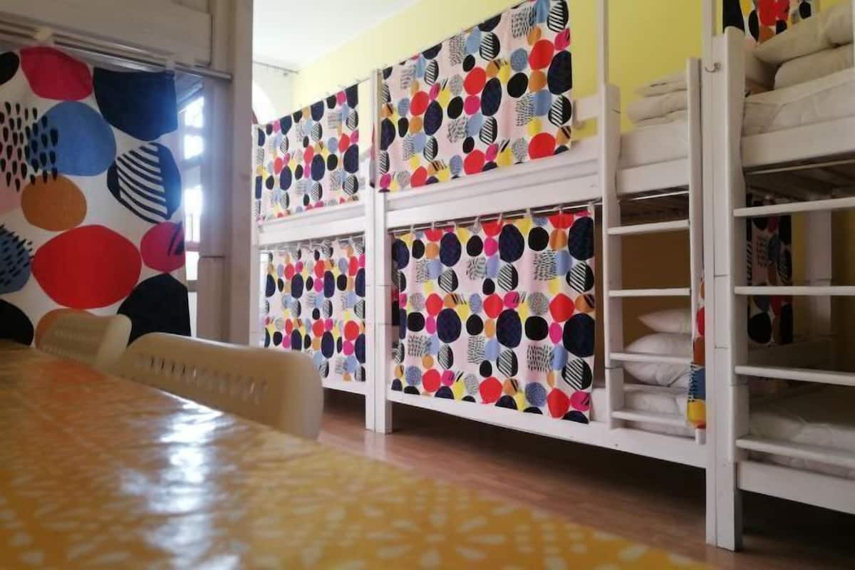 Literie hypoallergénique, bureau, rideaux occultants