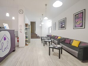 Reception - Lorf Hostel&Coffee (Kraków)