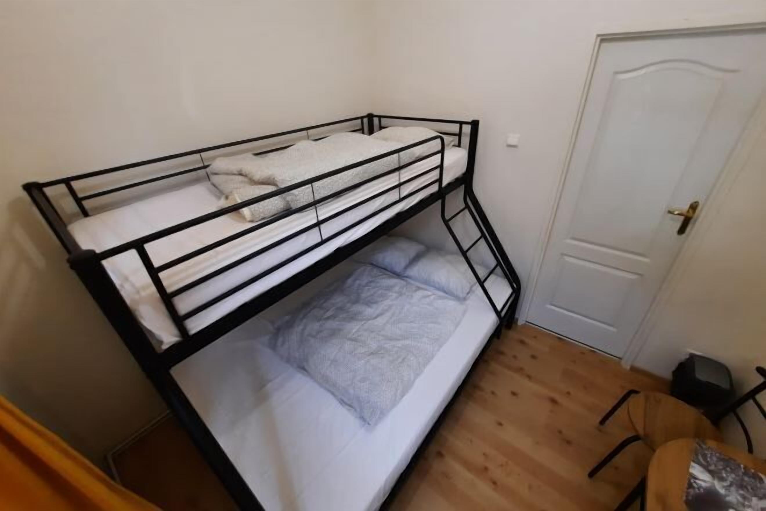 防敏寢具、書桌、遮光窗簾/窗簾、熨斗/熨衫板