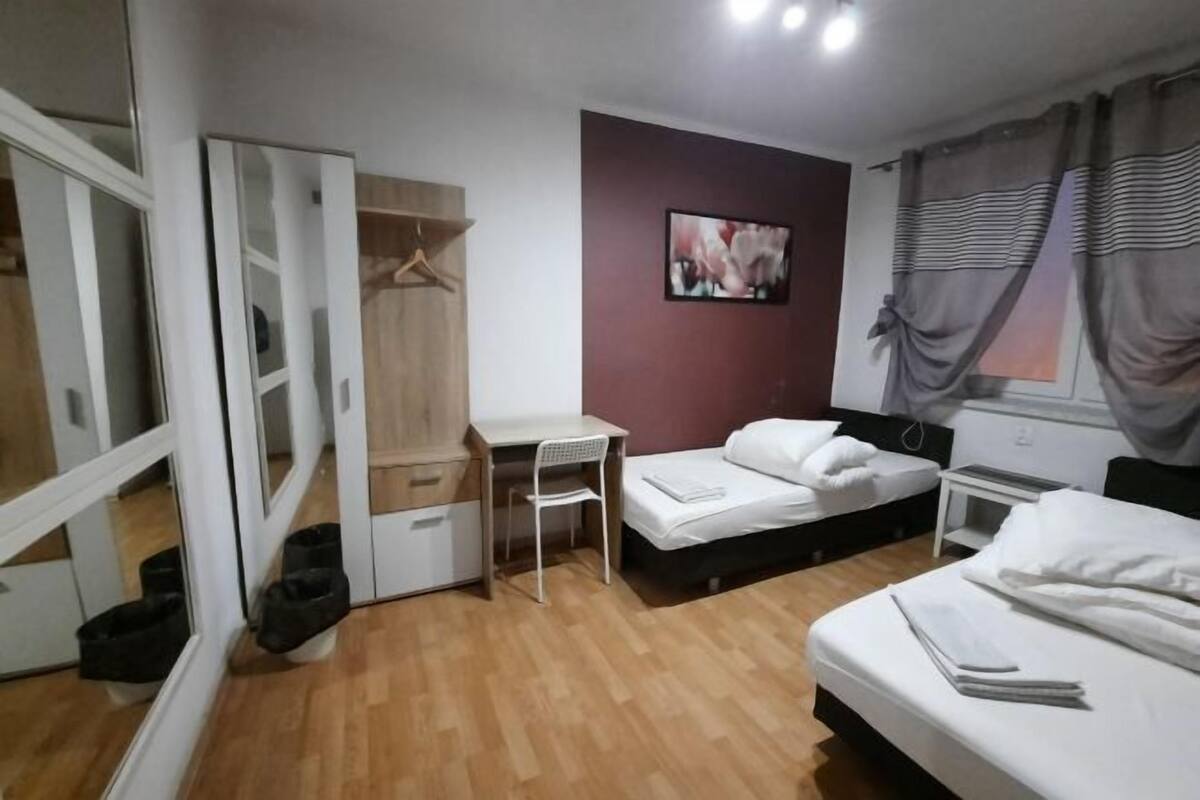 2 chambres, literie hypoallergénique, bureau, rideaux occultants
