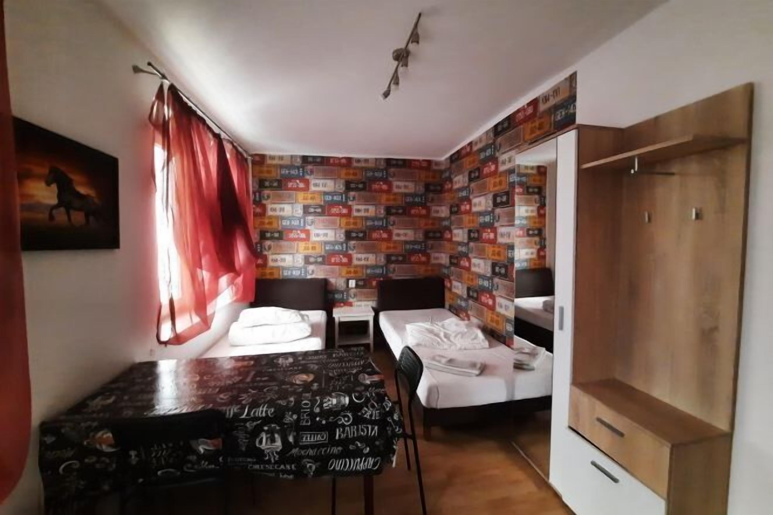 防敏寢具、書桌、遮光窗簾/窗簾、熨斗/熨衫板