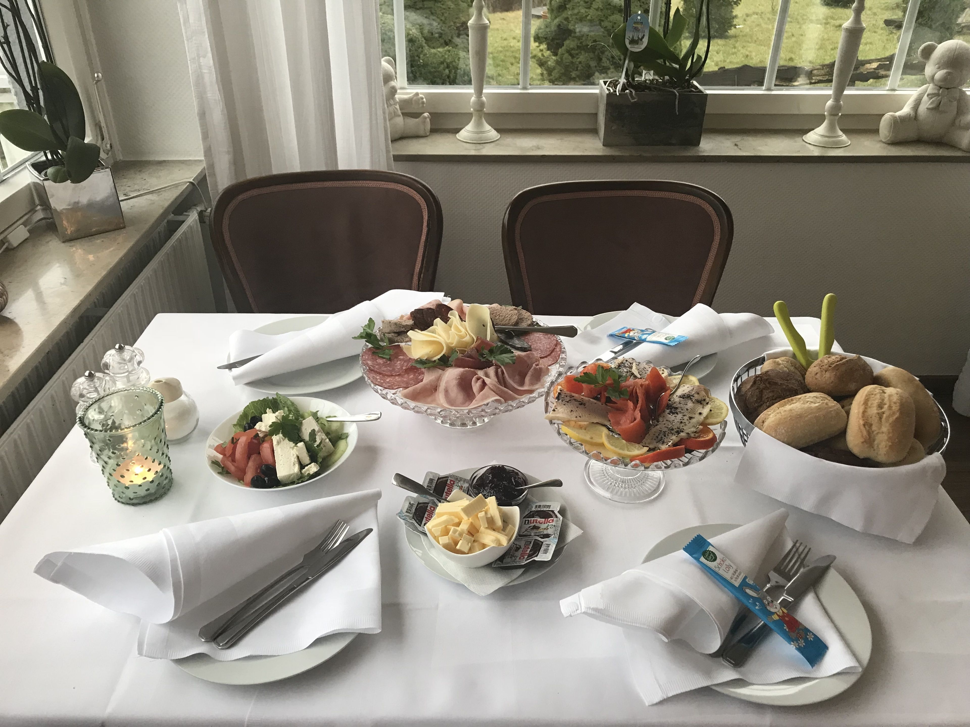 Tägliches Frühstücksbuffet gegen Gebühr