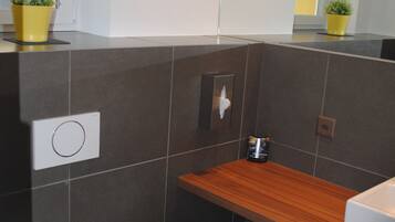 Quarto duplo | Banheiro | Produtos de toalete grátis, toalhas de banho