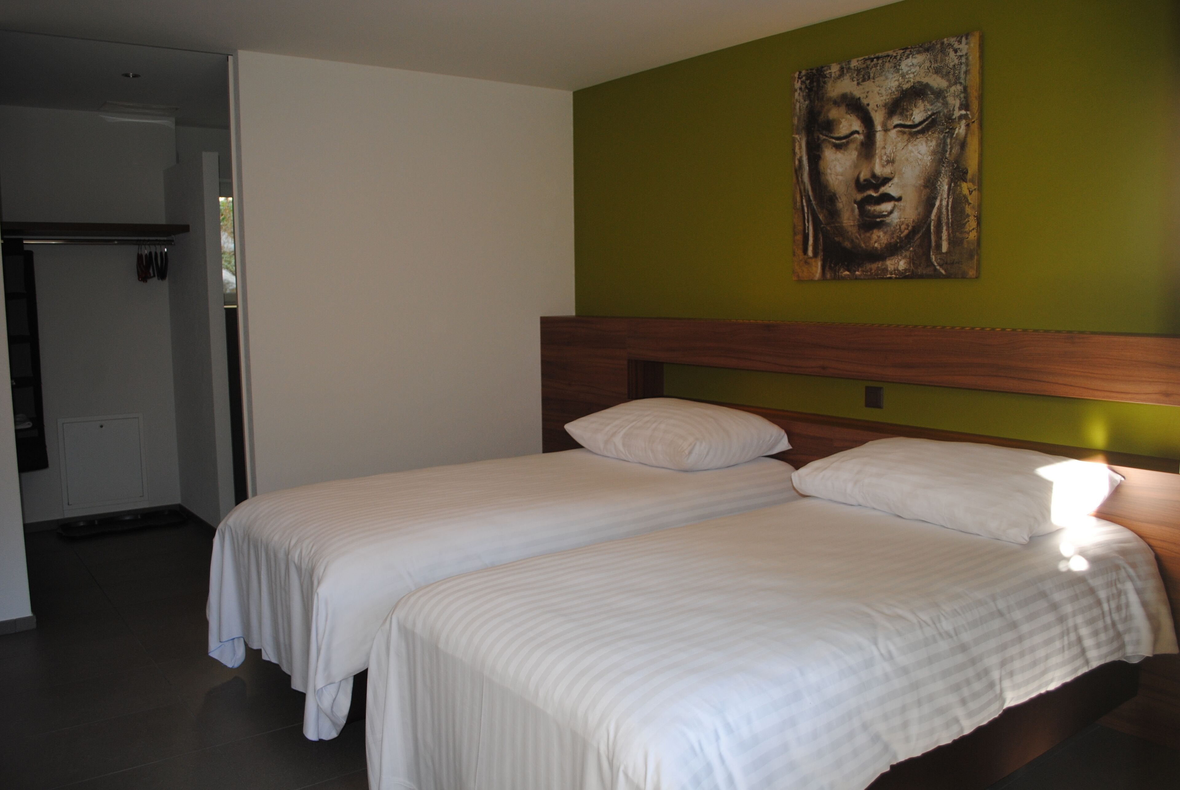 Zweibettzimmer | Schreibtisch, schallisolierte Zimmer, kostenloses WLAN, Bettwäsche