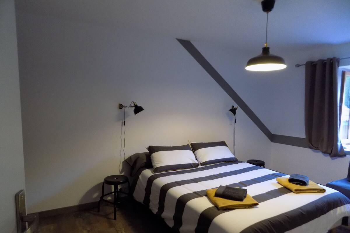 Habitación doble (Industrielle) | Decoración individual, mobiliario individual, cortinas opacas