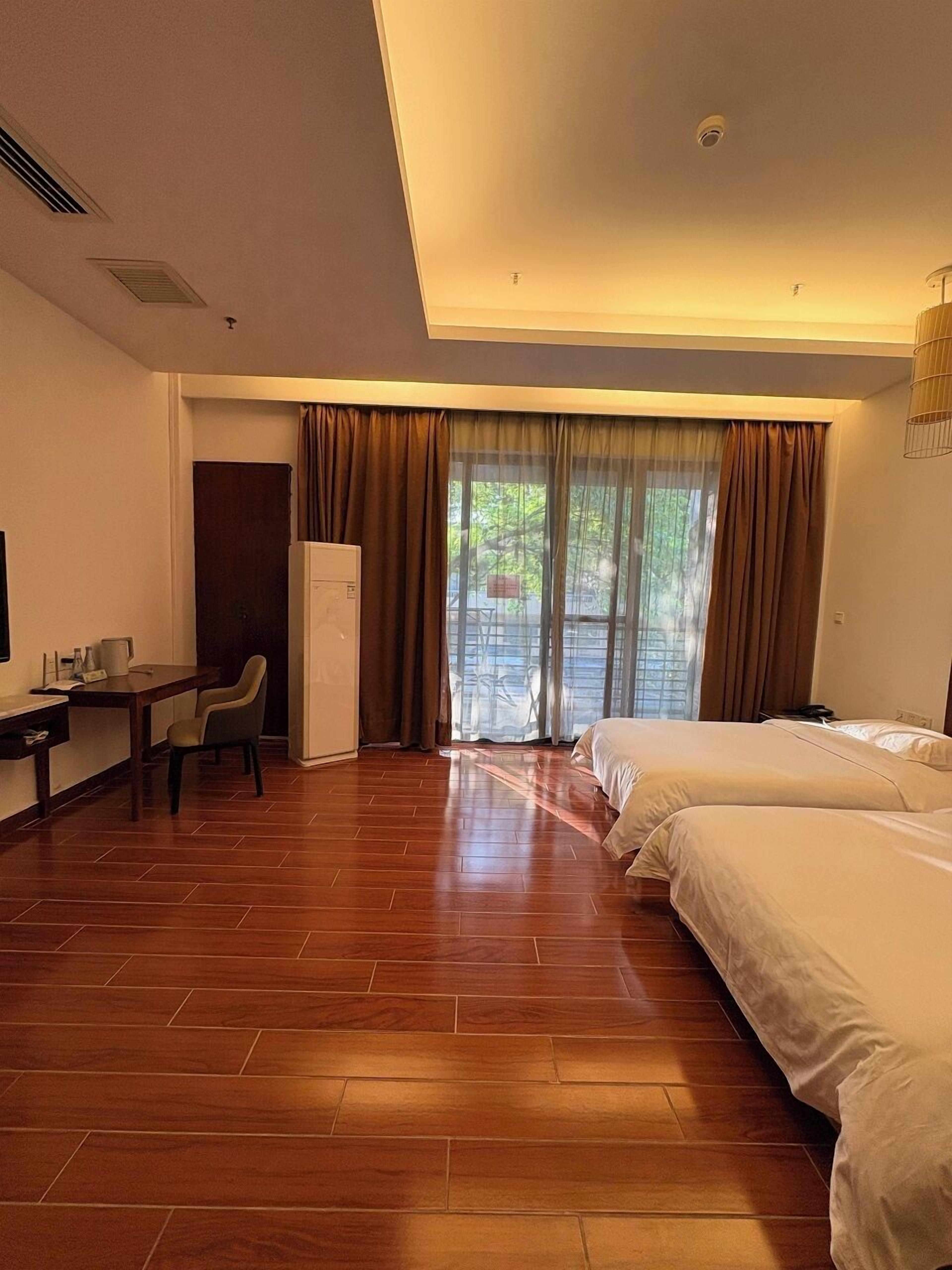 Business-Doppel- oder -Zweibettzimmer