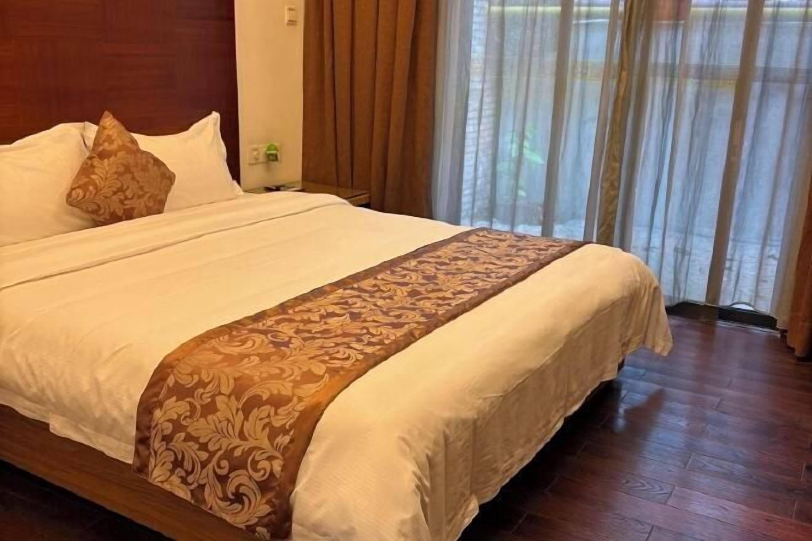 Daunenbettdecken, Zimmersafe, Schreibtisch, Verdunkelungsvorhänge