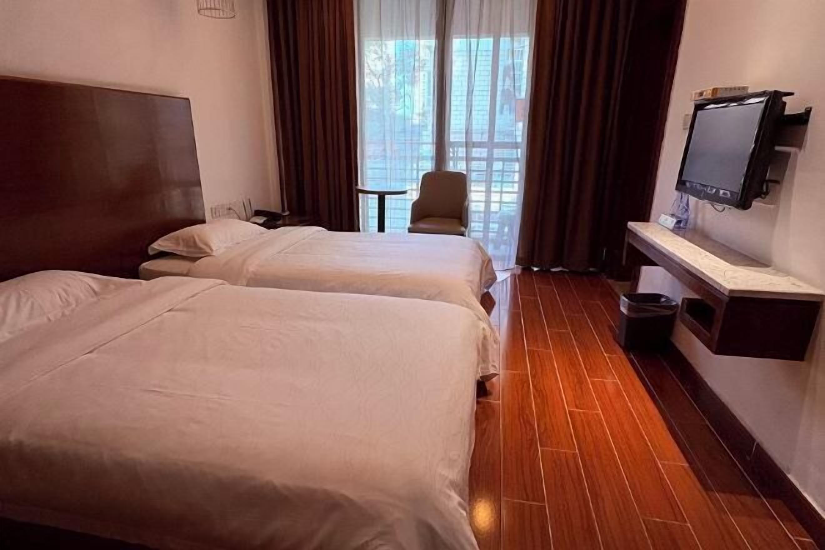 Daunenbettdecken, Zimmersafe, Schreibtisch, Verdunkelungsvorhänge