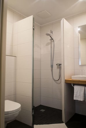Standard Double Room, 1 Queen Bed | Bathroom - Hotel Haus am Berg (Pruemzurlay)