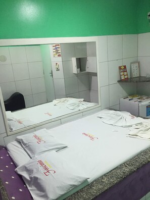 Minibar, iron/ironing board, free WiFi, bed sheets
