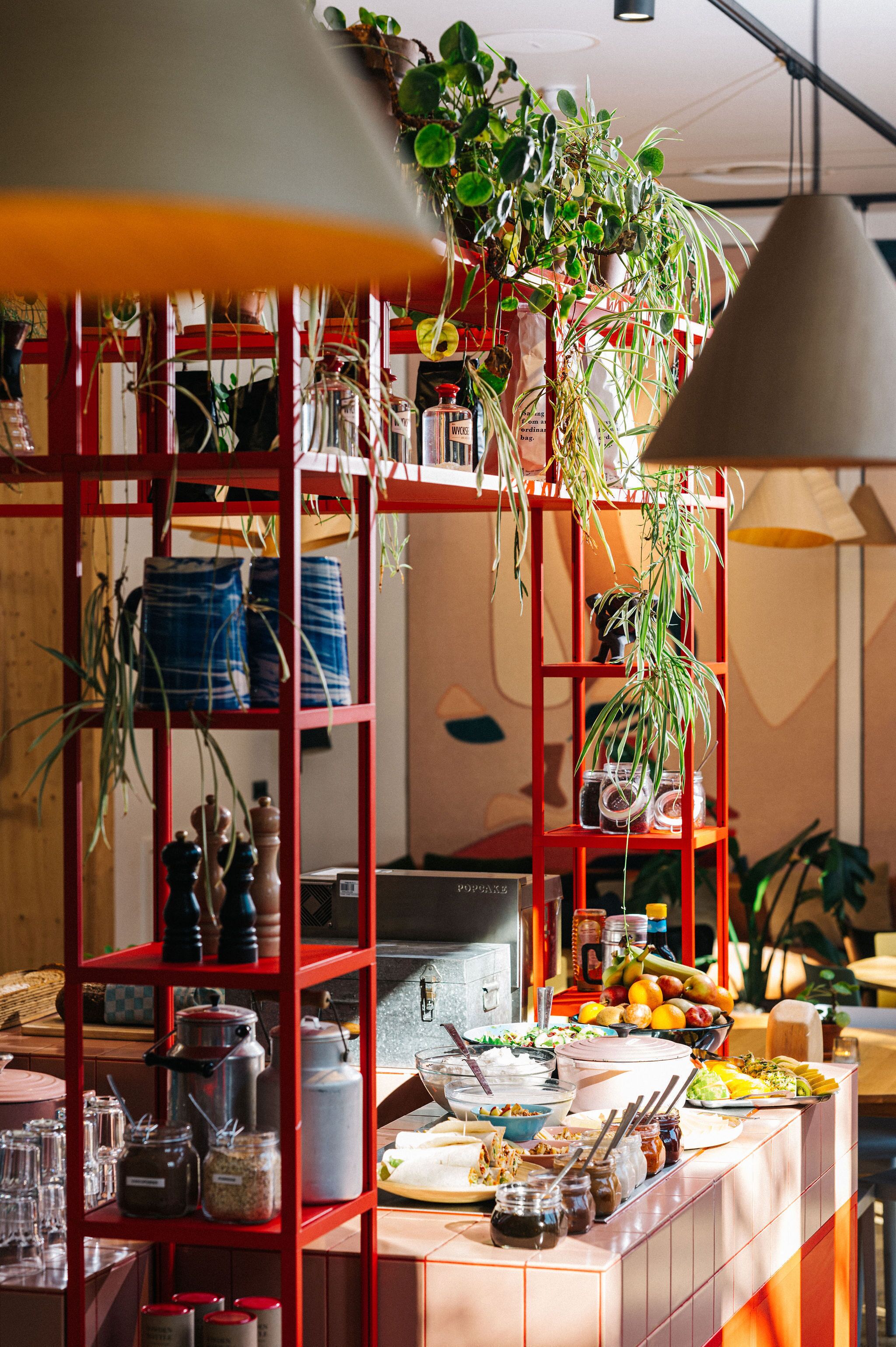 Sarapan bufet setiap hari (EUR 12.5 seorang) 