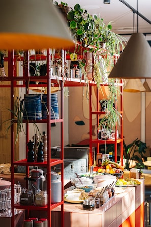 Daily buffet breakfast (EUR 12.5 per person) - The Green Elephant Hostel & Spa (Maastricht)