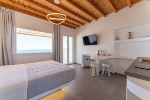 Honeymoon Suite, Sea View