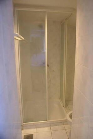 Shower, towels - Zdenac Studio (Rovinj)