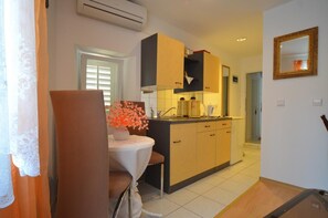 Fridge, stovetop, cookware/dishes/utensils - Zdenac Studio (Rovinj)