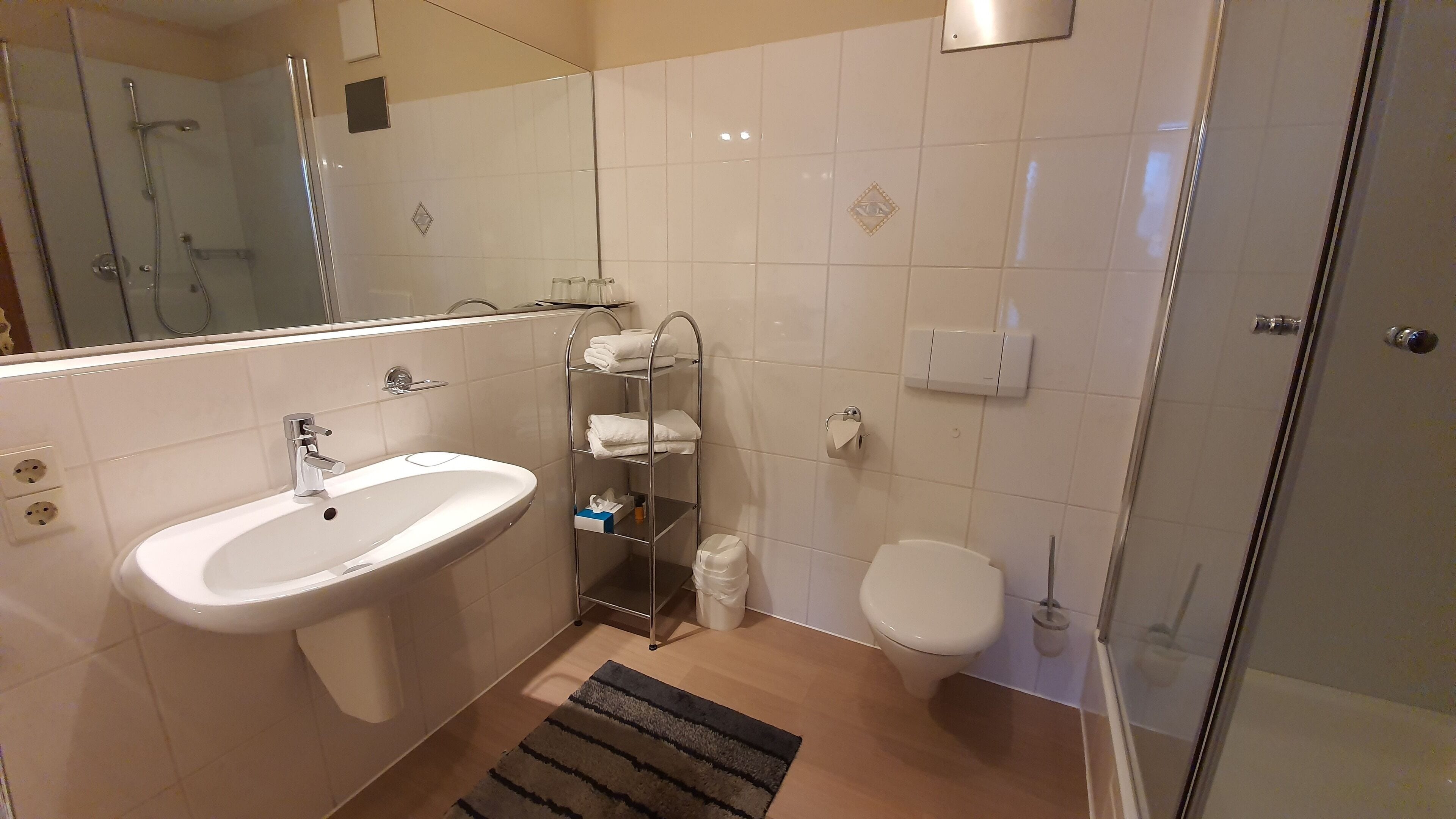 classic double room | bathroom | free toiletries, hair dryer, towels