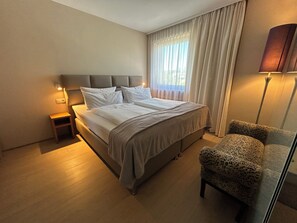 Business Double Room | Hypo-allergenic bedding, desk, laptop workspace, soundproofing - Maxhotel (Lindau)