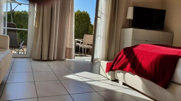 Ropa de cama hipoalergénica y escritorio 