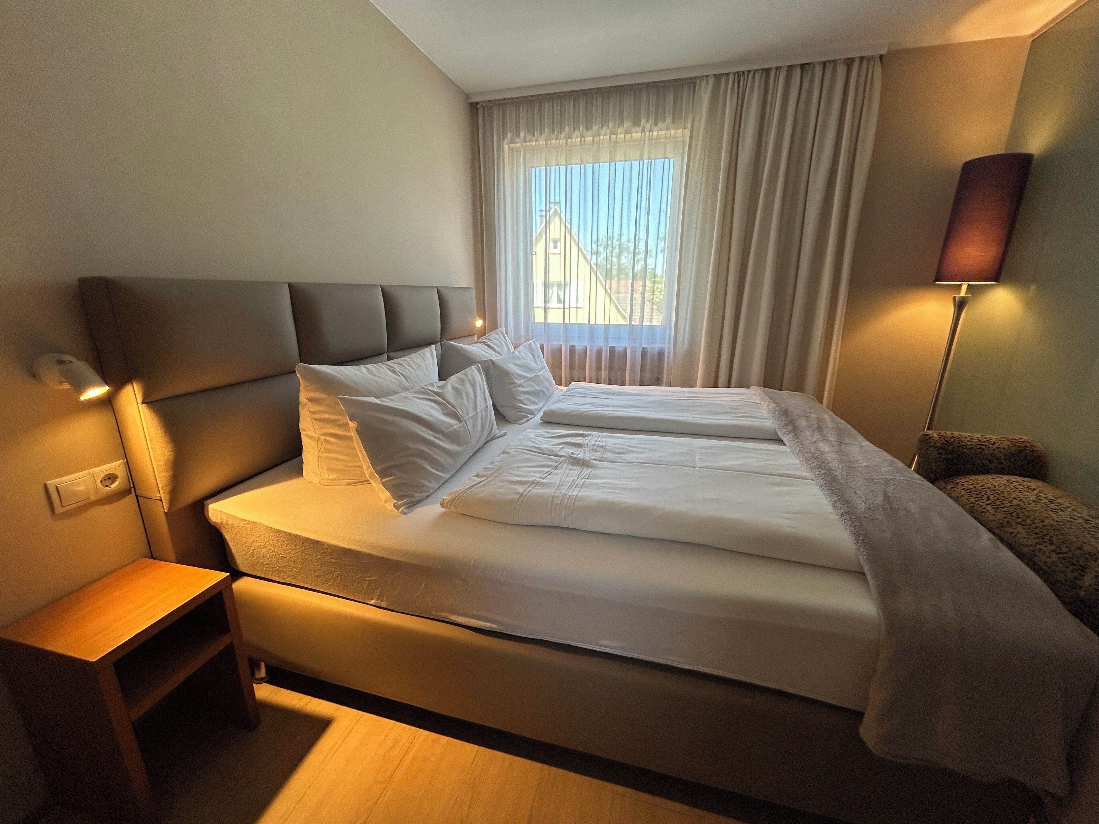business double room | hypo-allergenic bedding, desk, laptop workspace, soundproofing