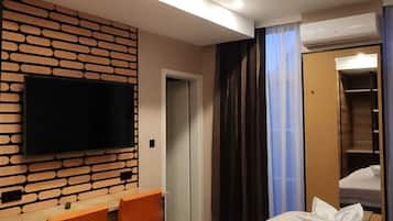 Comfort Double Room | Hypo-allergenic bedding, desk, laptop workspace, soundproofing