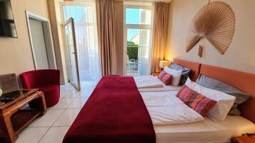 Comfort Double Room | Hypo-allergenic bedding, desk, laptop workspace, soundproofing