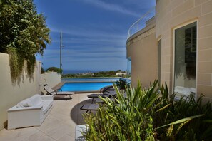 Outdoor pool - Super 3 Bedroom Villa With Amazing Ocean Views (Swieqi)