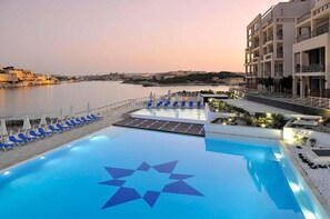 Outdoor pool - Stunning Apt Sea Views in Tigne Point, With Pool (Sliema)