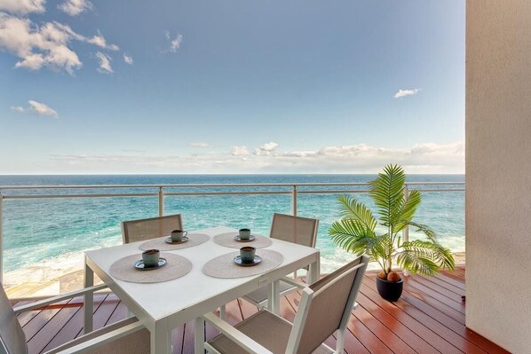 Terrace/patio - Stunning Apt Sea Views in Tigne Point, With Pool (Sliema)