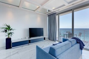 1 bedroom, iron/ironing board, free WiFi, bed sheets - Stunning Apt Sea Views in Tigne Point, With Pool (Sliema)