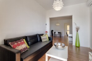 Apartment, 2 Schlafzimmer | 2 Schlafzimmer, laptopgeeigneter Arbeitsplatz, kostenloses WLAN