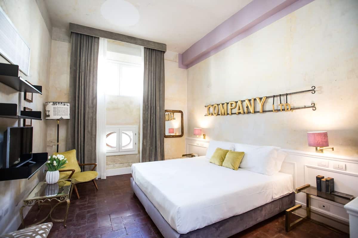 Quarto casal superior | Frigobar, cofres nos quartos, quartos à prova de som, Wi-Fi de cortesia