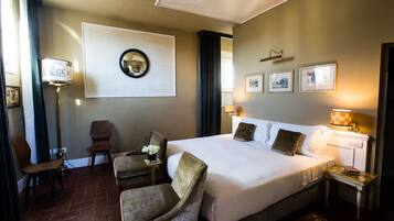 Superior-dobbeltværelse | Minibar, pengeskab på værelset, lydisolering, gratis Wi-Fi