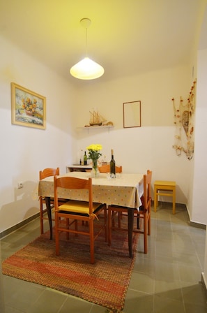 Apartamento | Servicio de comidas en la habitación