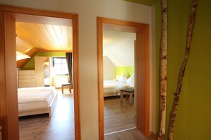 Townhome, 2 Queen Beds, City View | Rollaway beds, free WiFi, bed sheets