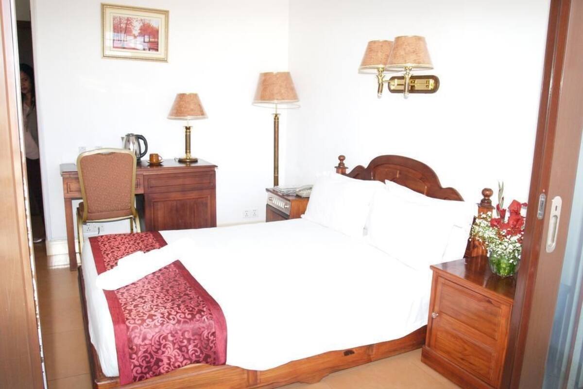 Deluxe Suite, 1 Bedroom, City View | Minibar, in-room safe, desk, blackout curtains