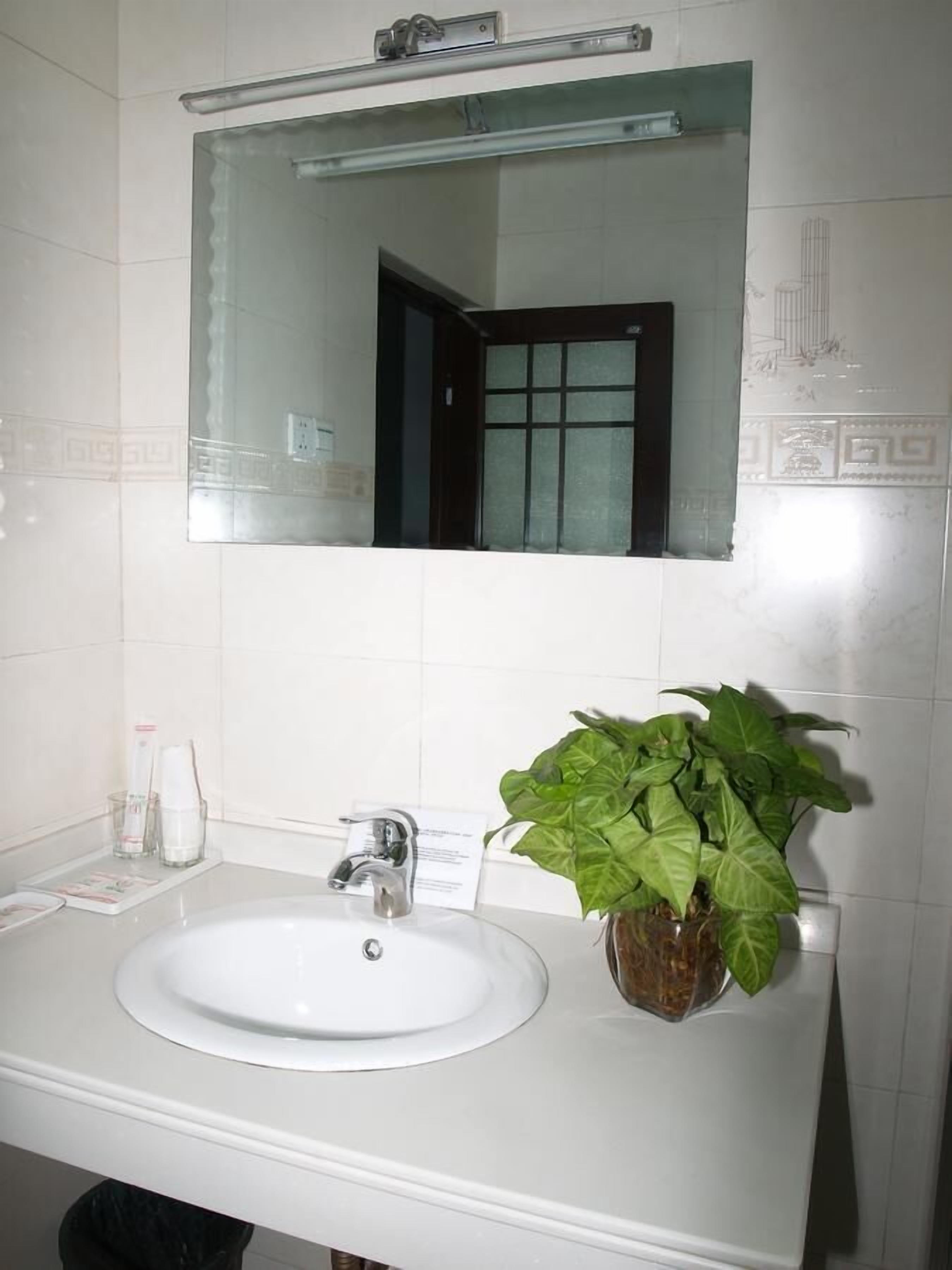 Photo - Evergreen Hotel