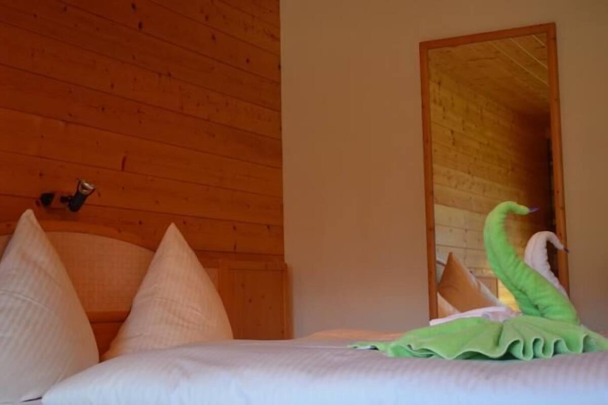 WiFi (free), bed sheets